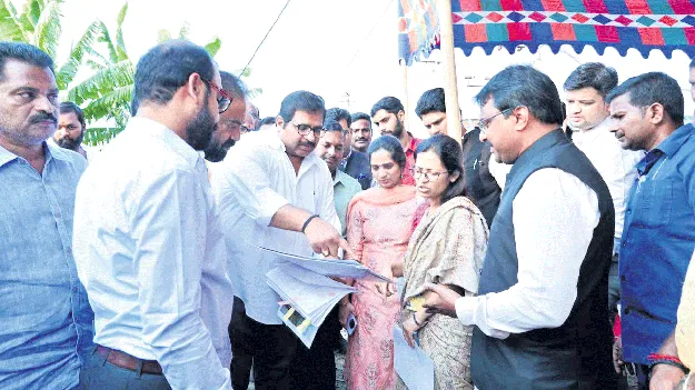 తుఫాను బాధితులను ఆదుకోవాలి 