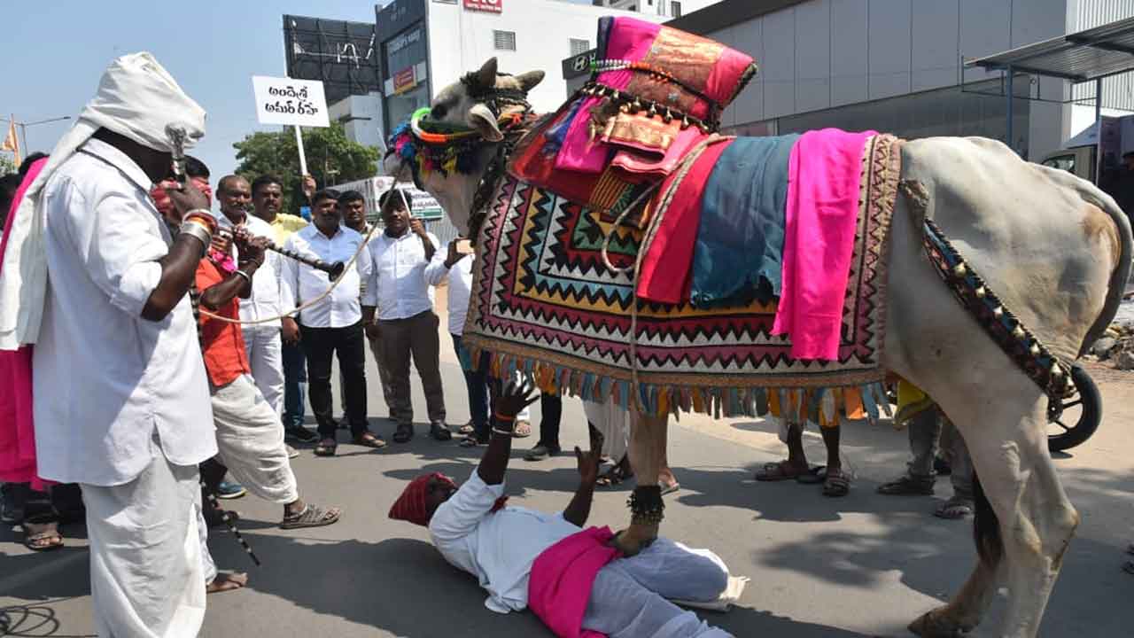 Ande Sri Final Rites:  ప్రభుత్వ లాంఛనాలతో కవి అందెశ్రీ అంత్యక్రియలు.. పాడె మోసిన ముఖ్యమంత్రి రేవంత్..