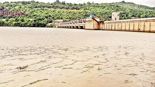 నిలకడగా శ్రీశైలం నీటిమట్టం 