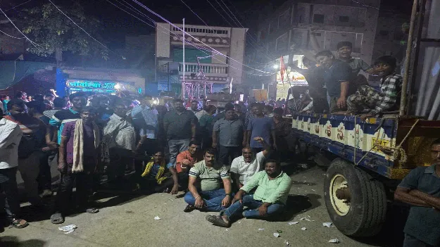 kumaram bheem asifabad- దేవి శోభాయాత్రలో రభస