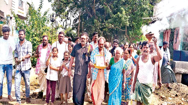   పెంటలో వీరభద్రస్వామి తిరువీథి