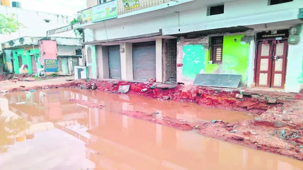 WATER: ఇలా ఉంటే ఎలా వెళ్లేది?