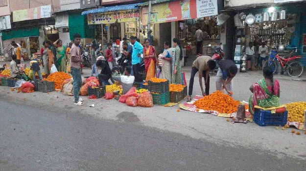 kumaram bheem asifabad- మార్కెట్‌లో పండగ సందడి