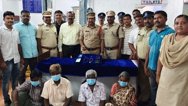 రైళ్లలో చోరీ కేసుల్లో ఓజీకుప్పంవాసుల అరెస్టు