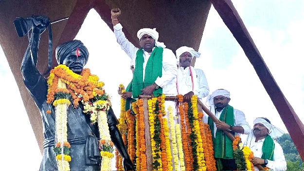 kumaram bheem asifabad- తరలివచ్చి.. నివాళులు అర్పించి..