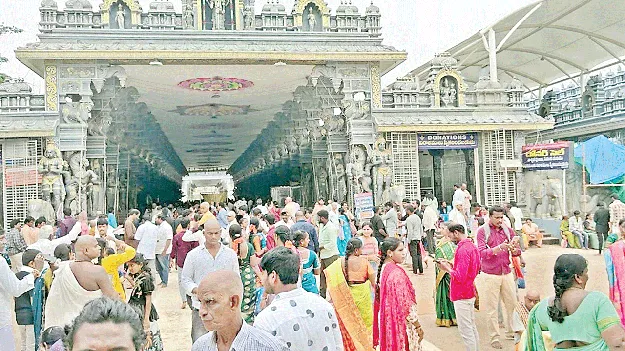 శ్రీవారి క్షేత్రం.. భక్త జనసంద్రం