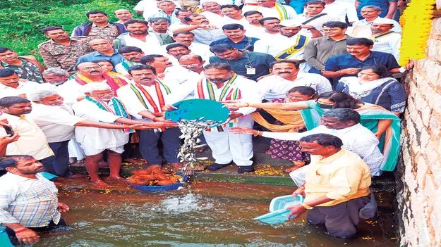 మత్స్యకారుల అభివృద్ధికి కృషి