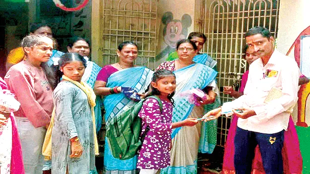 బాలికలు అన్ని రంగాల్లోనూ రాణించాలి 