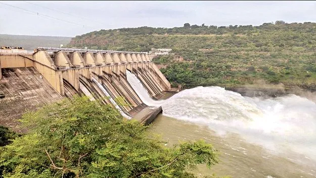 ఒక గేటుతో నీటి విడుదల 