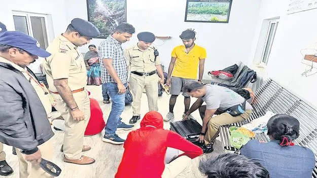 పర్యాటక ప్రాంతాల్లో ముమ్మర తనిఖీలు