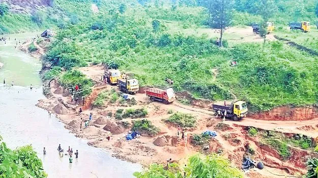 హుకుంపేటలో ఇసుక దందా