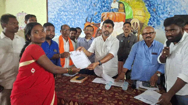 kumaram bheem asifabad- ఇందిరమ్మ ఇళ్ల పనులను వేగవంతం చేయాలి