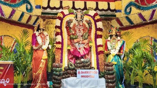 లోకపావనికి నీరాజనం