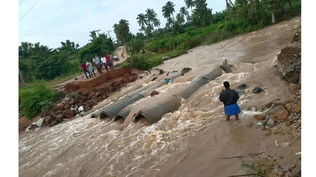 సోమలలో ఎడతెరపిలేని వర్షం 