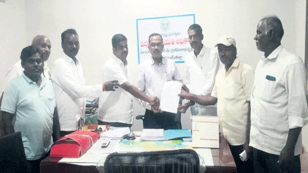 ఒక్క వార్డునైనా ఎస్సీ రిజర్వ్‌ చేయాలి