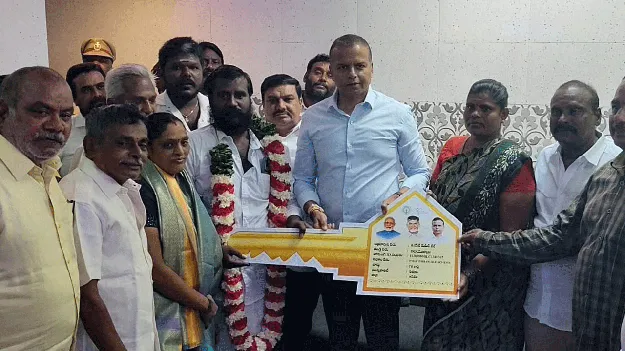 వేడుకగా గృహ ప్రవేశాలు