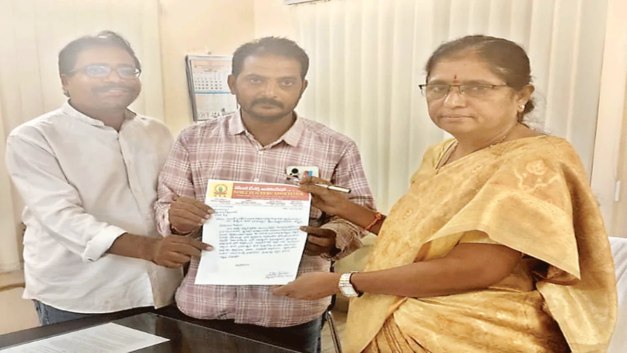 బాలల దినోత్సవం నాడు పరీక్షలా?!