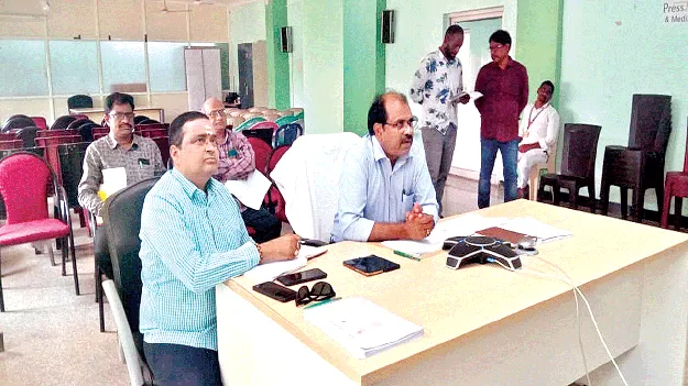 రెవెన్యూ వసూళ్లను వేగవంతం చేయండి