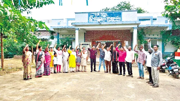 తహసీల్దార్‌పై తప్పుడు ఆరోపణలు తగదు