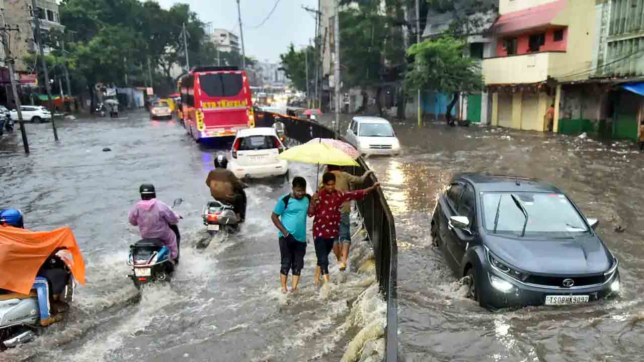 Heavy Rain In Hyderabad: భాగ్యనగరంలో భారీ వర్షం..