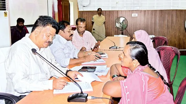 అర్జీలను త్వరగా పరిష్కరించాలి: డీఆర్వో 