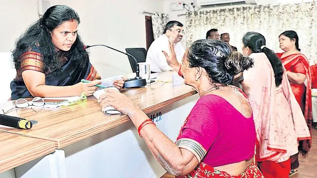 గడువులోగా అర్జీల పరిష్కారం