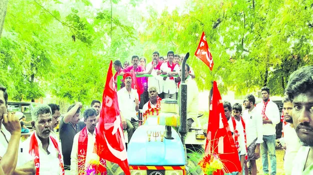 CPI: ట్రాక్టర్‌ కార్మికుల సమస్యలను పరిష్కరించాలి