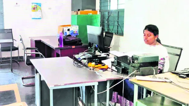 SACHIVALAYAM: సచివాలయాల నిర్వహణ అస్తవ్యస్తం