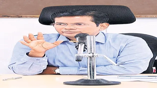 బెర్రీ బోరర్‌ను అరికట్టేందుకు యుద్ధప్రాతిపదికన చర్యలు 