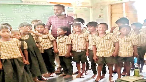 సారూ.. వెళ్ల వద్దు..!