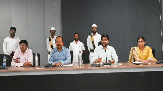 kumaram bheem asifabad-భూముల వివరాలు పక్కాగా నమోదు చేయాలి