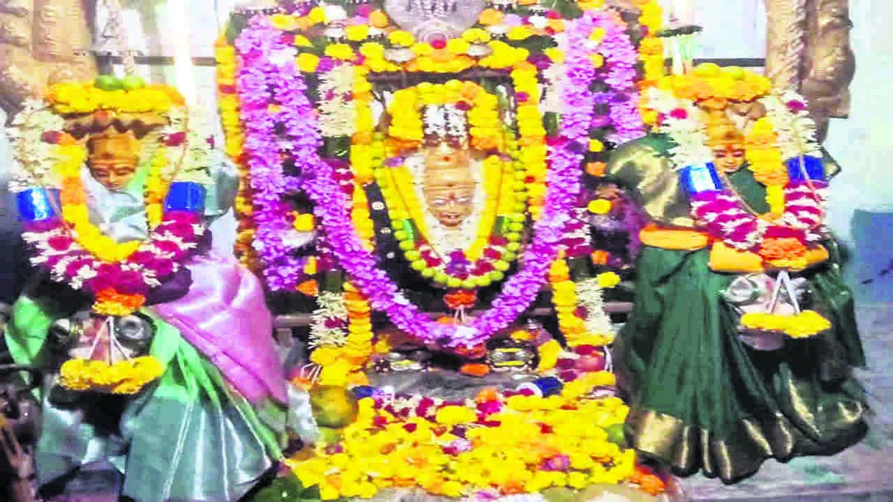 GOD: మారెమ్మ ఆలయంలో ప్రత్యేక పూజలు