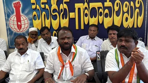 అధికారుల అత్యుత్సాహంతోనే కూల్చివేతలు 