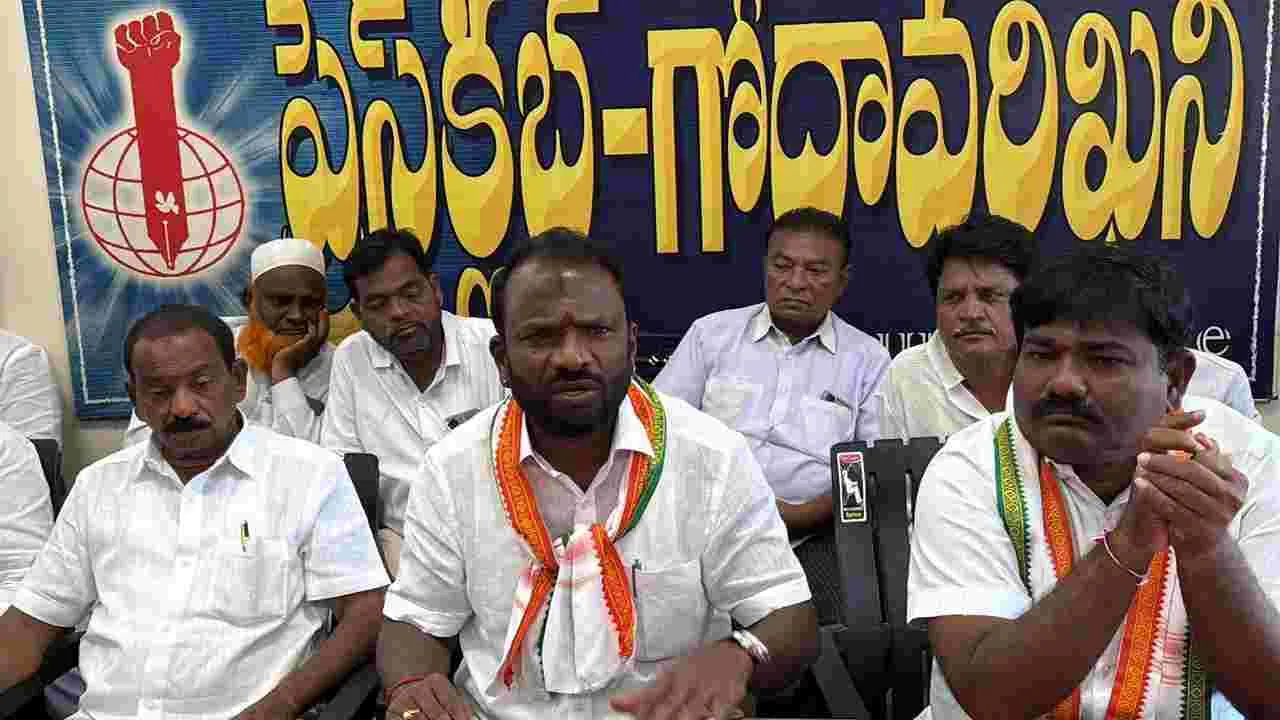 అధికారుల అత్యుత్సాహంతోనే కూల్చివేతలు 