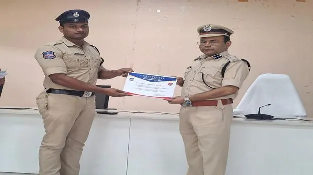 ప్రజలకు సైబర్‌ నేరాలపై అవగాహన కల్పించాలి