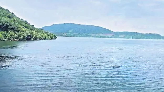 ‘తాండవ’కు వరదపోటు