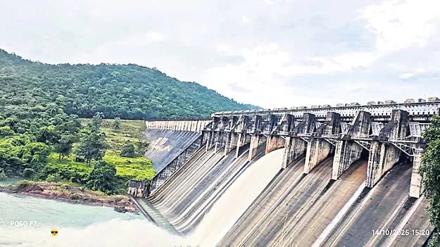 డొంకరాయి నుంచి నీరు విడుదల