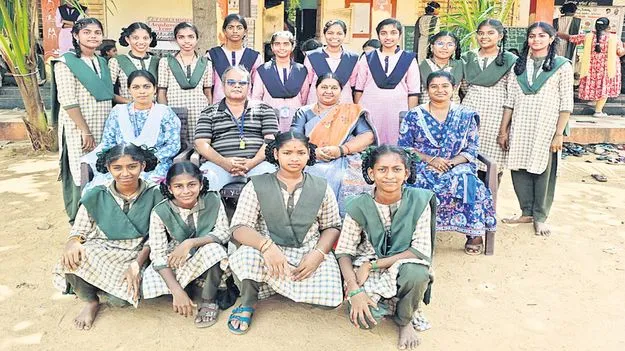 రాష్ట్రస్థాయి హాకీ పోటీలకు ఎలమంచిలి బాలికలు ఎంపిక