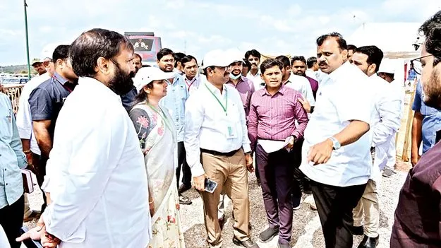    అధికారులు సమన్వయంతో పని చేయాలి