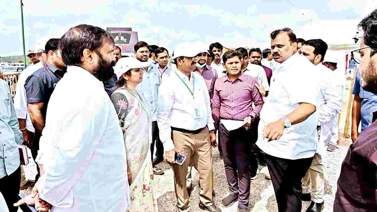    అధికారులు సమన్వయంతో పని చేయాలి