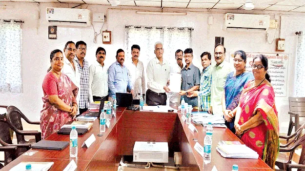  ఉద్యోగులకు పదోన్నతులు కల్పించాలి