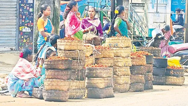 బంతి పూల విక్రయాల జోరు