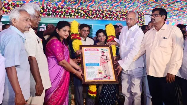 ప్రజల జీవితాలకు నమ్మకం కలిగించాలి