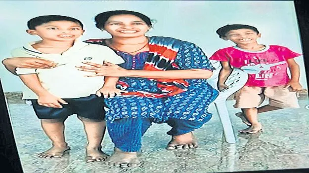 నడిరోడ్డుపై  వివాహిత హత్య