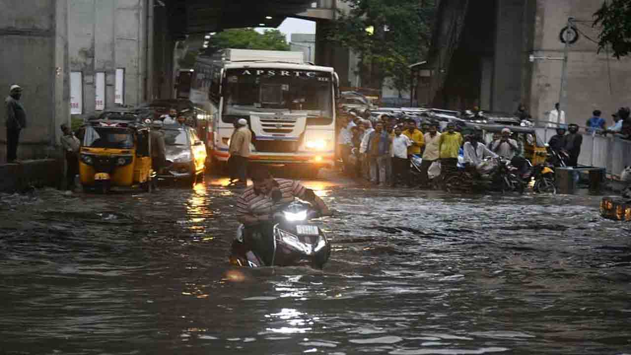 Heavy Rain In Hyderabad: భాగ్యనగరంలో భారీ వర్షం..