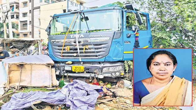 అదుపుతప్పిన లారీ