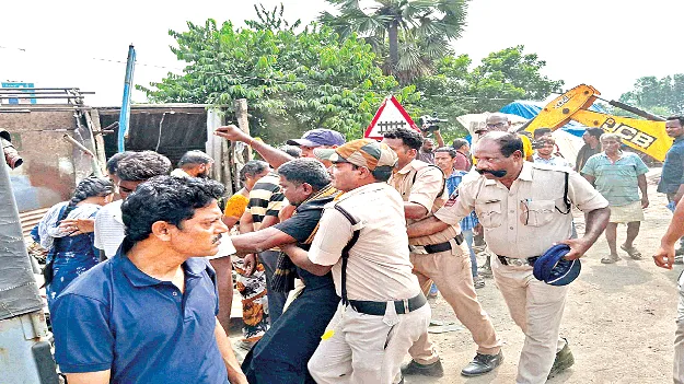 భూమి స్వాధీనంపై ఇరువర్గాల వాగ్వాదం