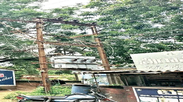 సిబ్బంది లేరు.. సబ్‌స్టేషన్‌ లేదు