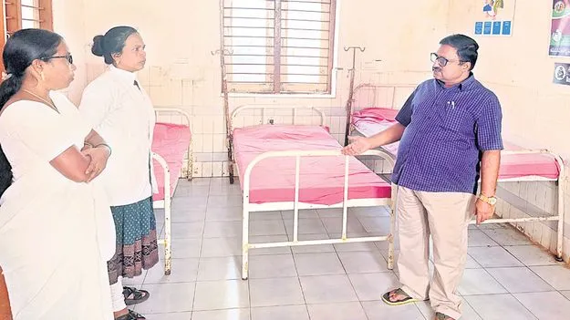 డీఎంహెచ్‌వో మినుములూరు  పీహెచ్‌సీ ఆకస్మిక తనిఖీ 