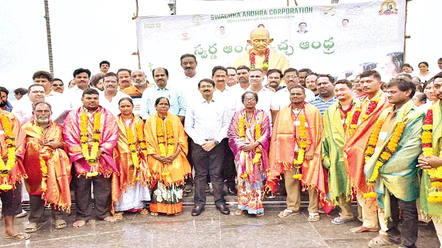 ప్రతి ఒక్కరూ మొక్కలు నాటాలి